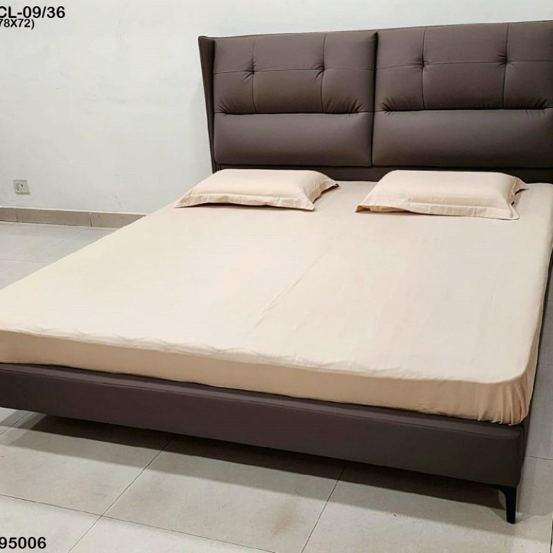 Classic Winged Headboard Bed